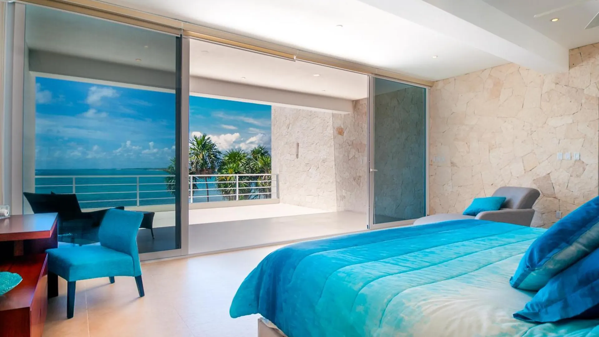 Beachfront Luruxy Villa In Tulum